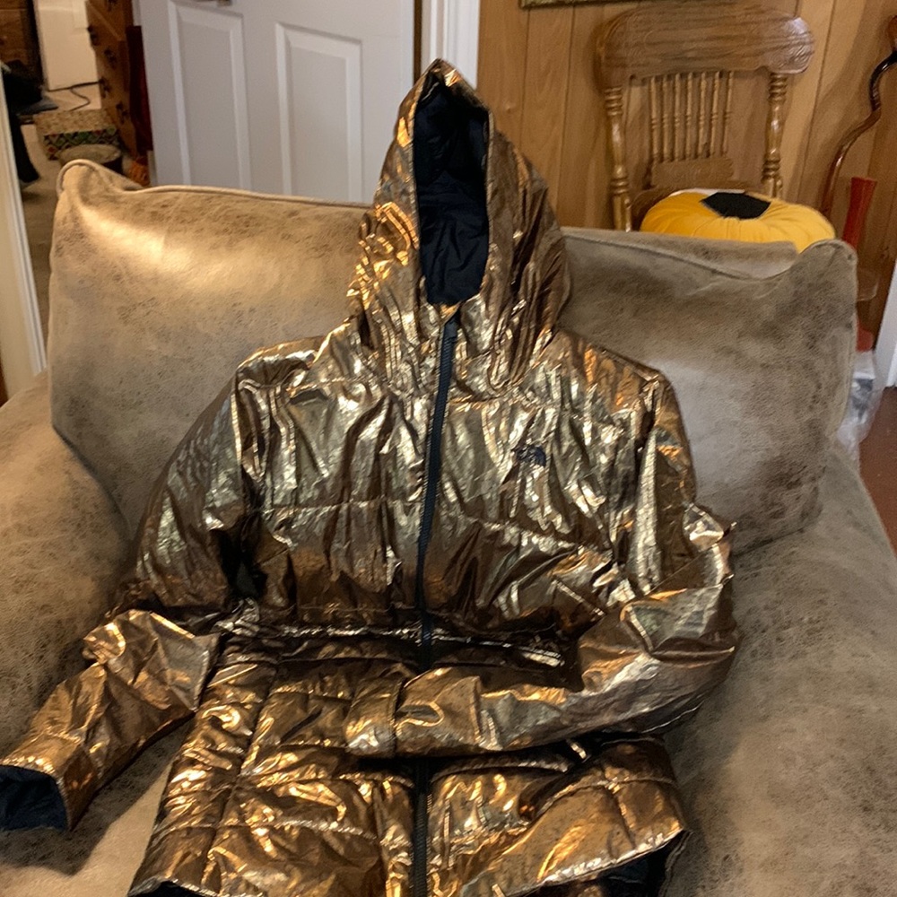 North face coat gold in color has not been worn. Like new